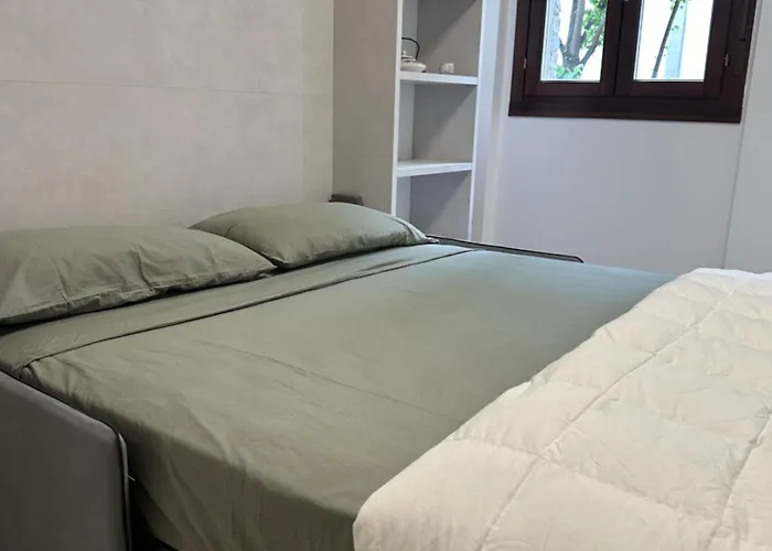 Stunning Deluxe Downtown Studio