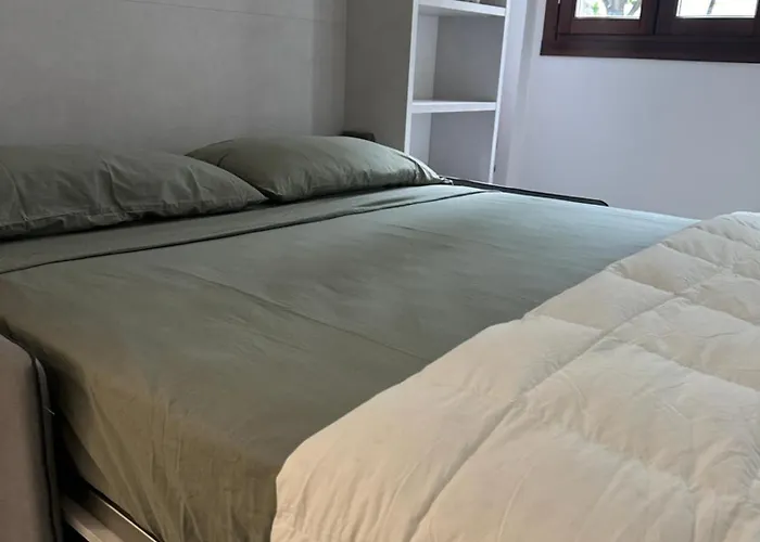 Stunning Deluxe Downtown Studio